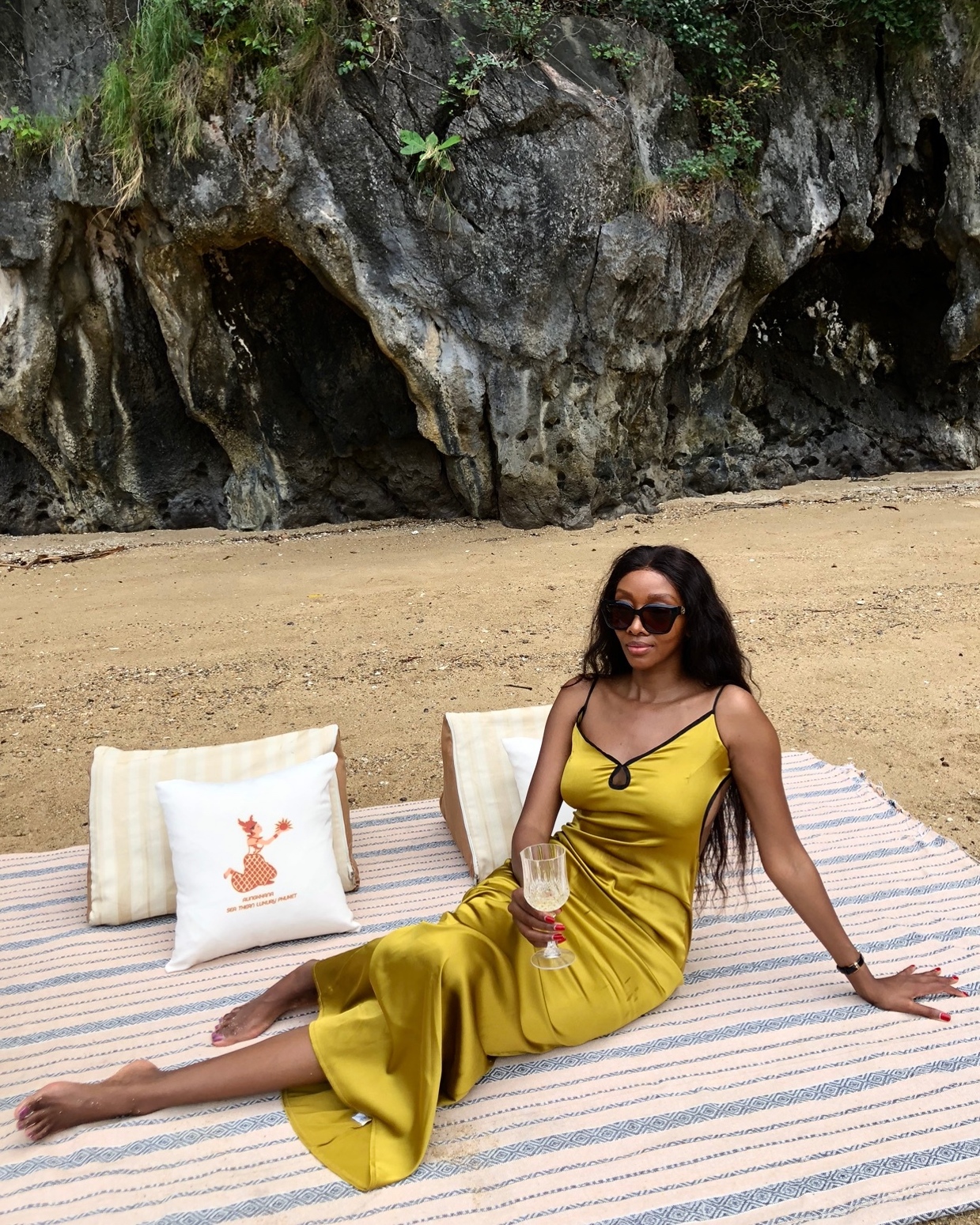 Phuket Outfit Ideas You’ll Want to Pack: Seasonal Looks, Boat‑Day Styles & Beach‑Club Glam